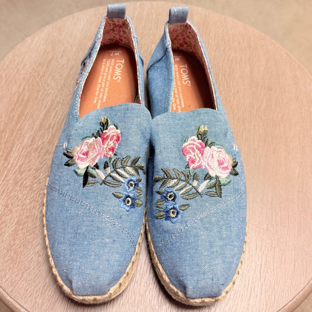 TOMS 7 Womens Cottagecore Light Blue Denim Floral Embroidered Espadrille Shoe